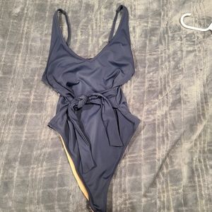 Backless swimsuit